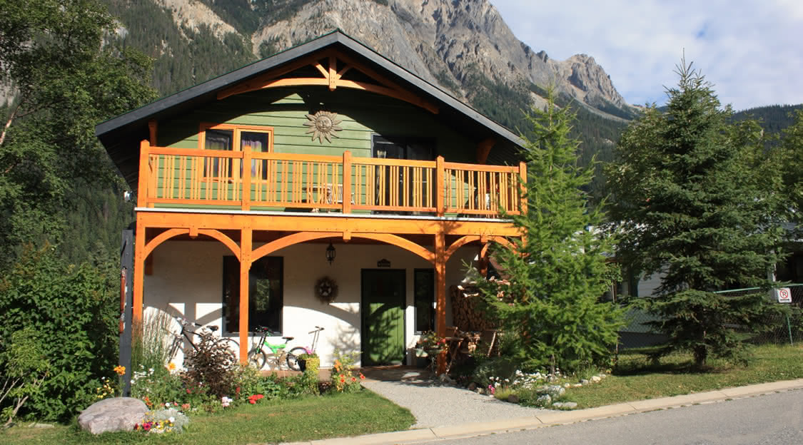 Accommodation Guide for Field, BC, Canada & Yoho National Park